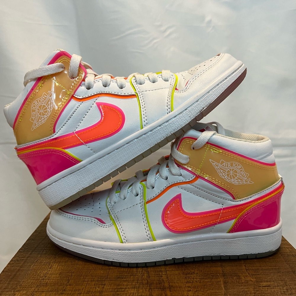 Air Jordan Mid Edge Glo, Girls Sz 5.5 Neon Pink